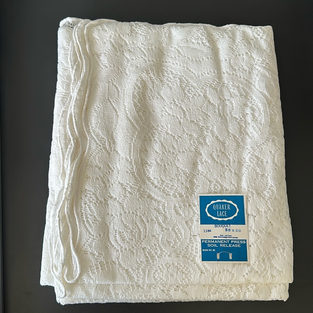 Bouquet by Quaker lace 60 x 80 permanent press 85% cotton 15% percent polyester